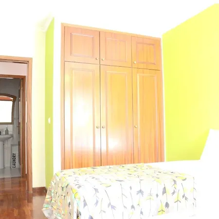 With 2 Bedrooms In Funchal With Wonderful Sea View Furnished Garden And Wifi 8 Km From The Beach *