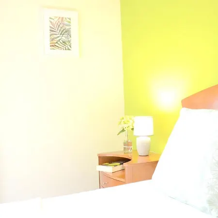With 2 Bedrooms In Funchal With Wonderful Sea View Furnished Garden And Wifi 8 Km From The Beach * Funchal (Madeira)