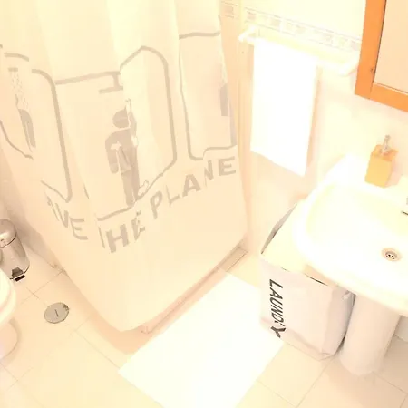 With 2 Bedrooms In Funchal With Wonderful Sea View Furnished Garden And Wifi 8 Km From The Beach Apartment Funchal (Madeira)