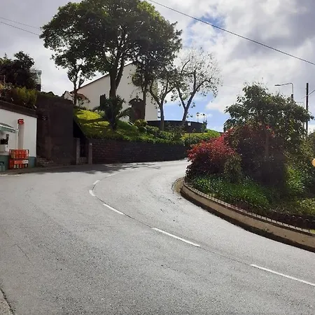 With 2 Bedrooms In Funchal With Wonderful Sea View Furnished Garden And Wifi 8 Km From The Beach Apartment Funchal (Madeira)
