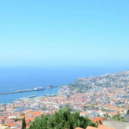 With 2 Bedrooms In Funchal With Wonderful Sea View Furnished Garden And Wifi 8 Km From The Beach Apartment Funchal (Madeira)