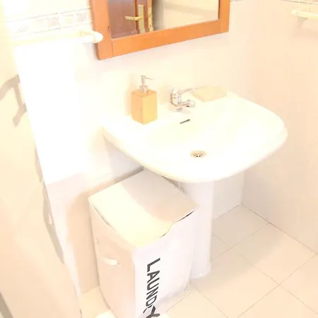 With 2 Bedrooms In Funchal With Wonderful Sea View Furnished Garden And Wifi 8 Km From The Beach *